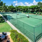 Four Seasons Country Club Resort