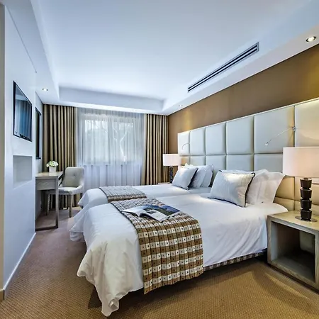 אתר נופש Four Seasons Country Club קינטה דו לאגו