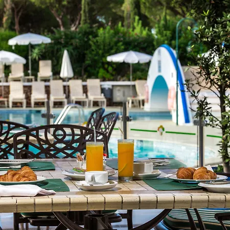 Four Seasons Country Club Resort 4*